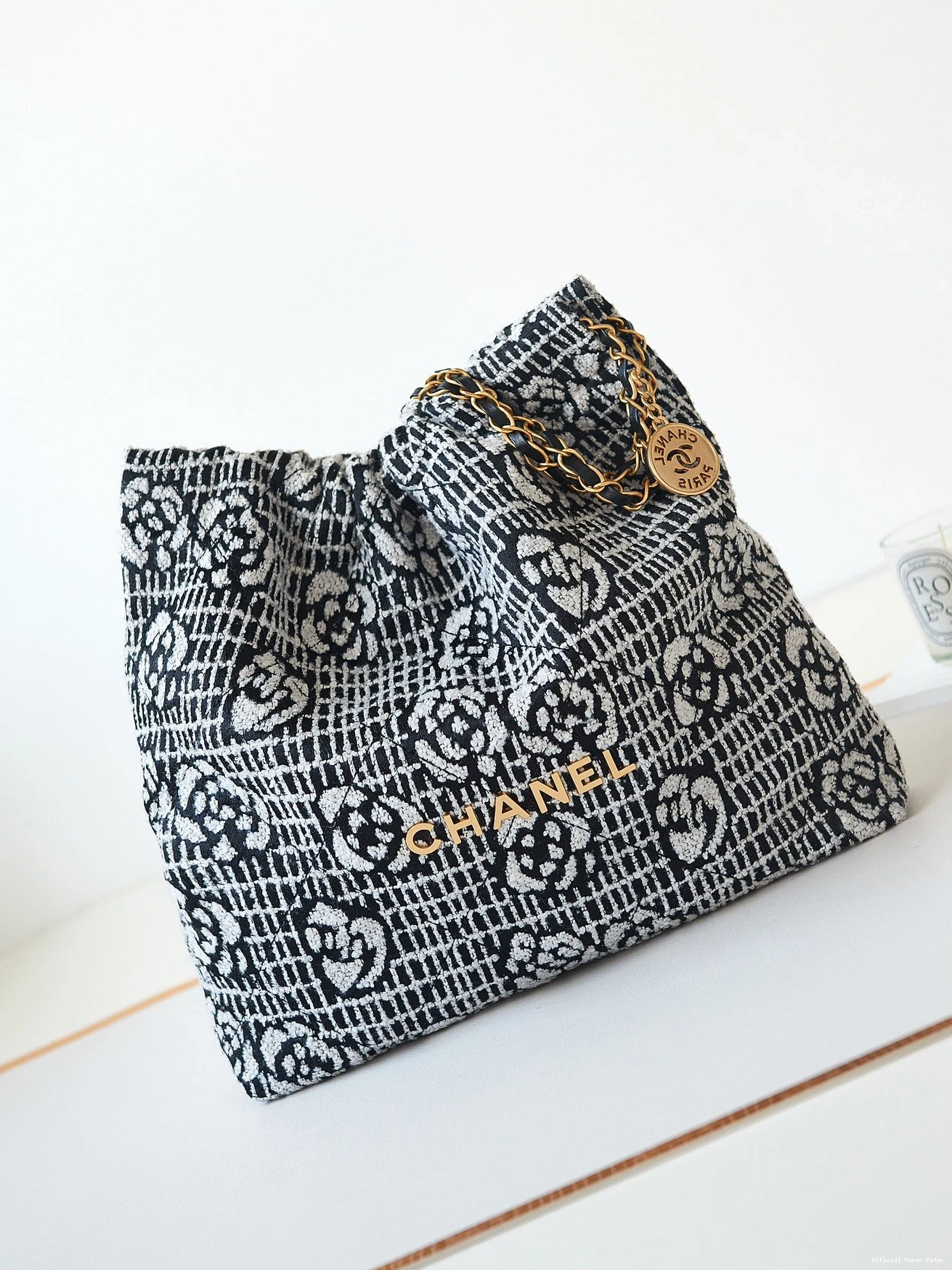 Hyper Peter HANDBAG CHANEL 22 0813